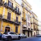 Il quarto albergo storico di Bari si trova in via Crisanzio, nell�isolato tra via de Rossi e via Quintino Sella. Si tratta dell�Hotel Moderno, a tre stelle e 29 camere
